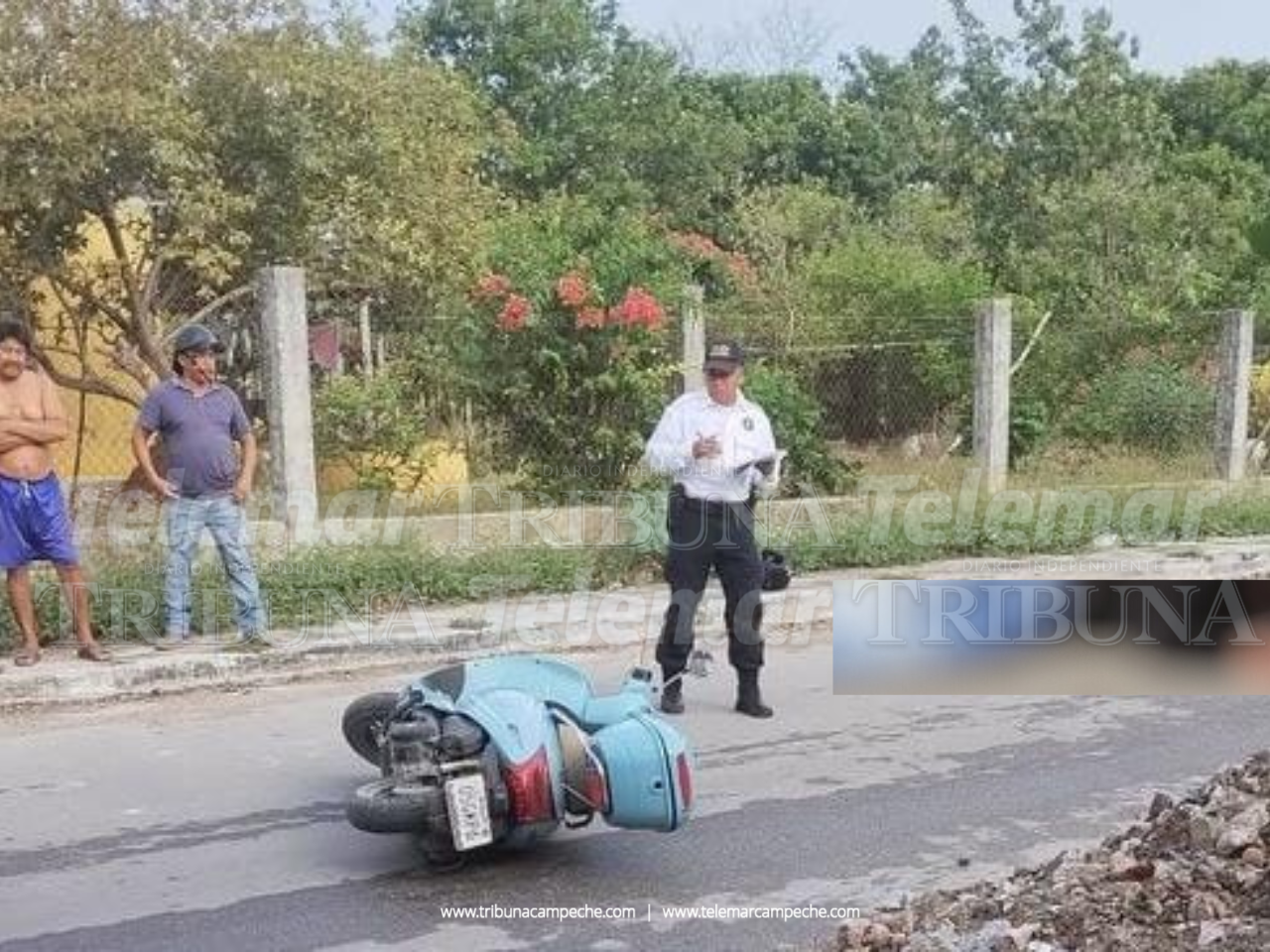 Mujer derrapa en motoneta y queda semiinconsciente se le atravesó un