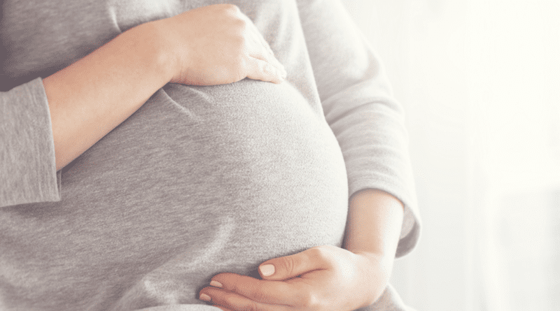 Mujer presenta pruebas de estar embarazada y no tener tumores, tras acusar robo de bebés