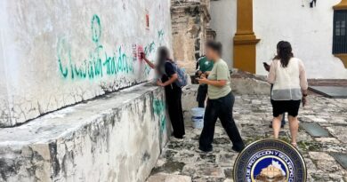 CAPTA A ESTUDIANTES REALIZANDO PINTAS EN EL EX TEMPLO DE SAN JOSÉ